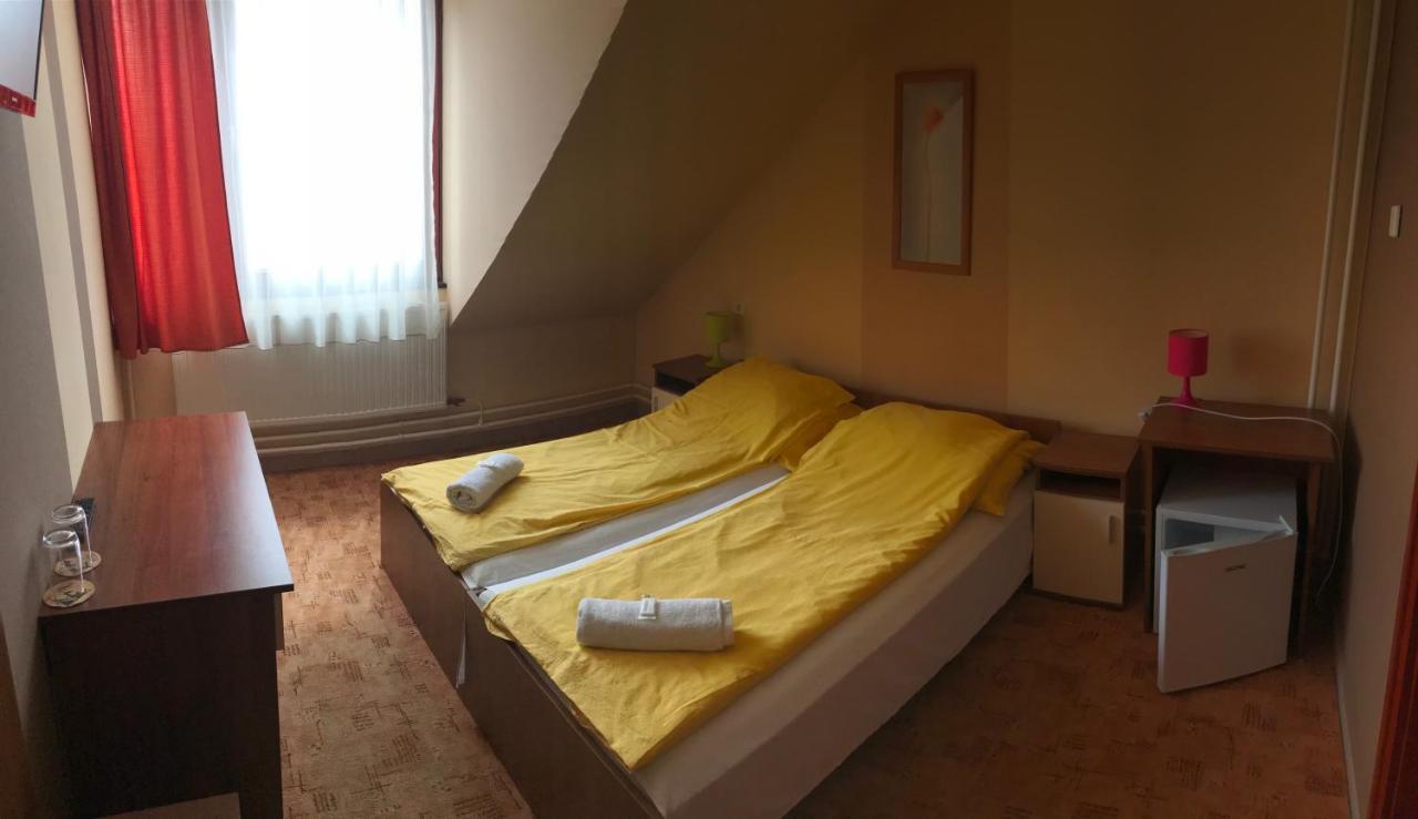 Bed and Breakfast Kerekes Panzió és Étterem Balmazújváros Exterior foto