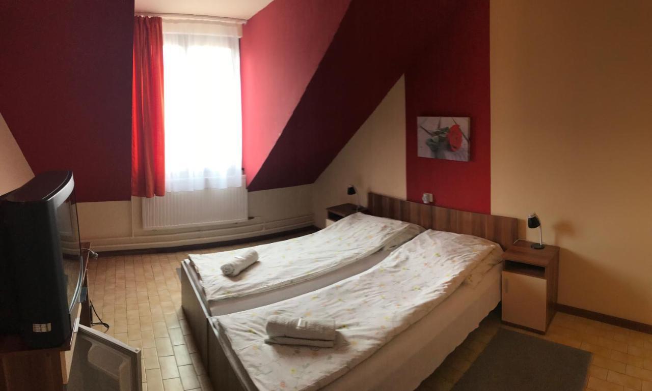 Bed and Breakfast Kerekes Panzió és Étterem Balmazújváros Exterior foto