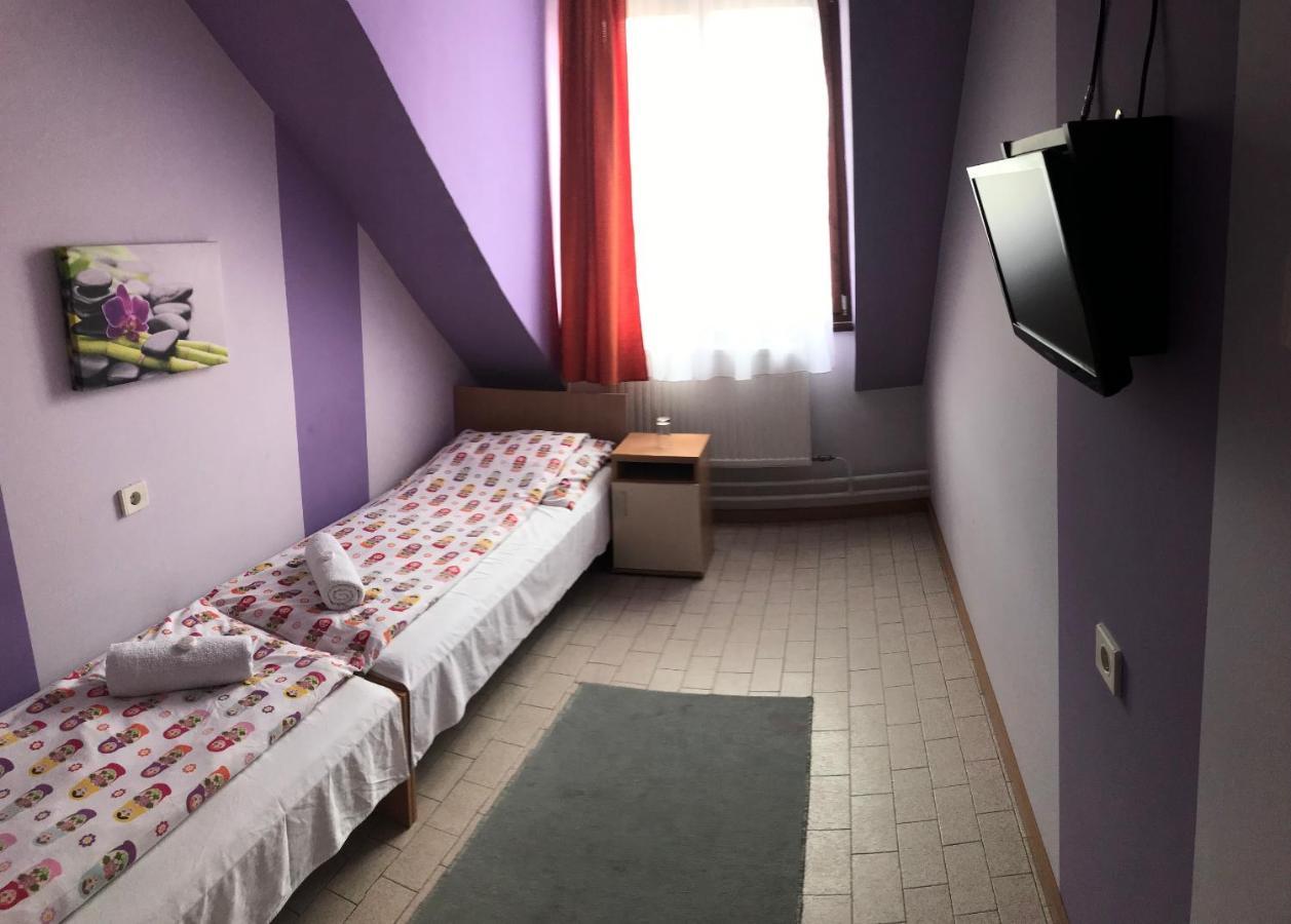 Bed and Breakfast Kerekes Panzió és Étterem Balmazújváros Exterior foto